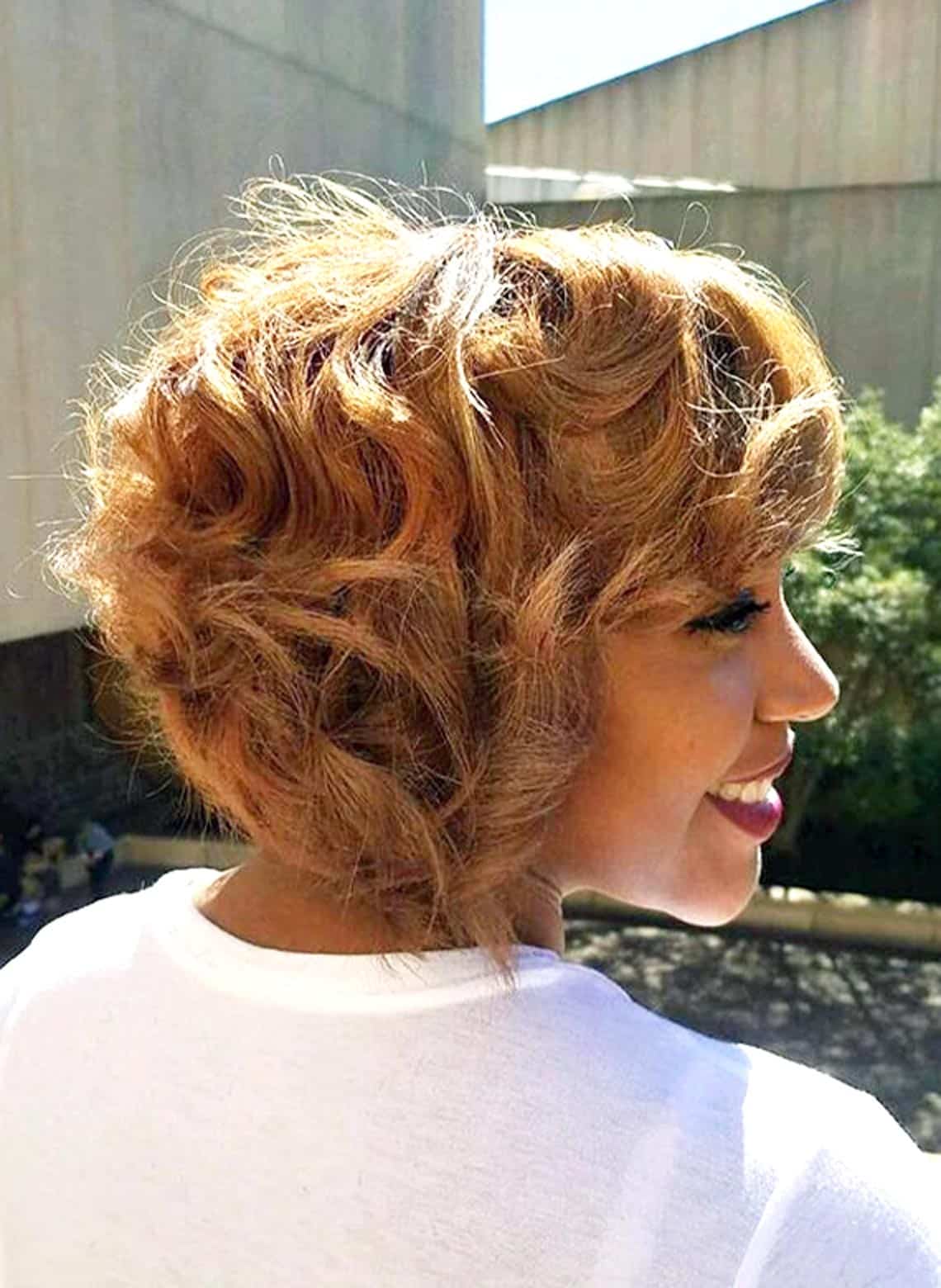 woman with long and wavy bob