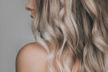 How to Disguise Gray Hair with Highlights & Other Techniques
